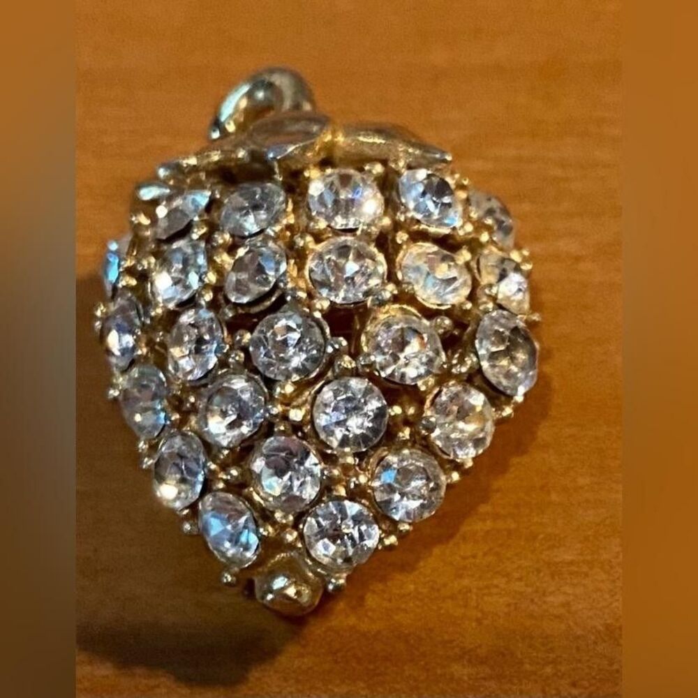 Gold Tone Clear Rhinestone Strawberry Brooch Pin Fruit Sparkle Jewelry 1.25โ Vtg